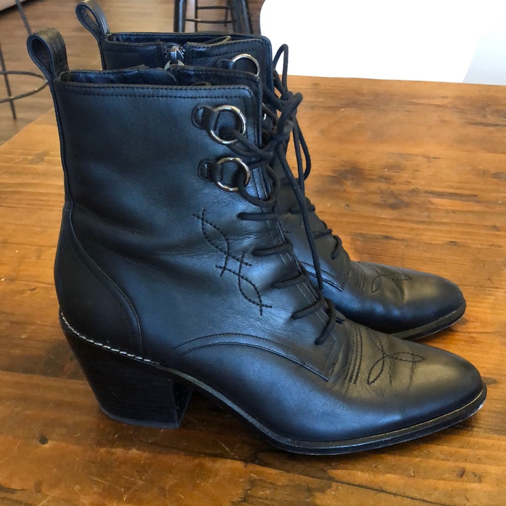 DVF lace up boots. size 9, GUC